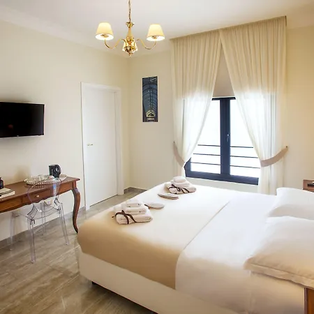Neapolitantrips Hotel 4*