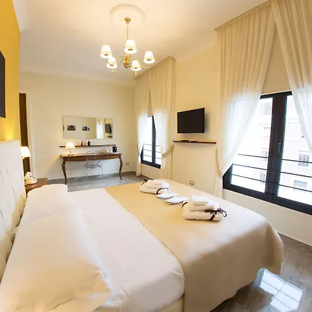 Hotel Neapolitantrips